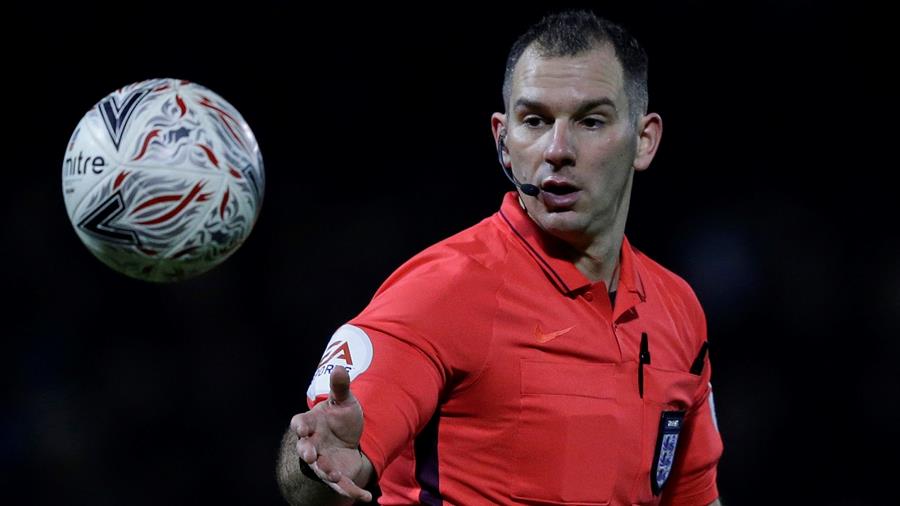 Syndicate klinke Stor vrangforestilling Newcastle United - Robinson to referee Foxes cup clash