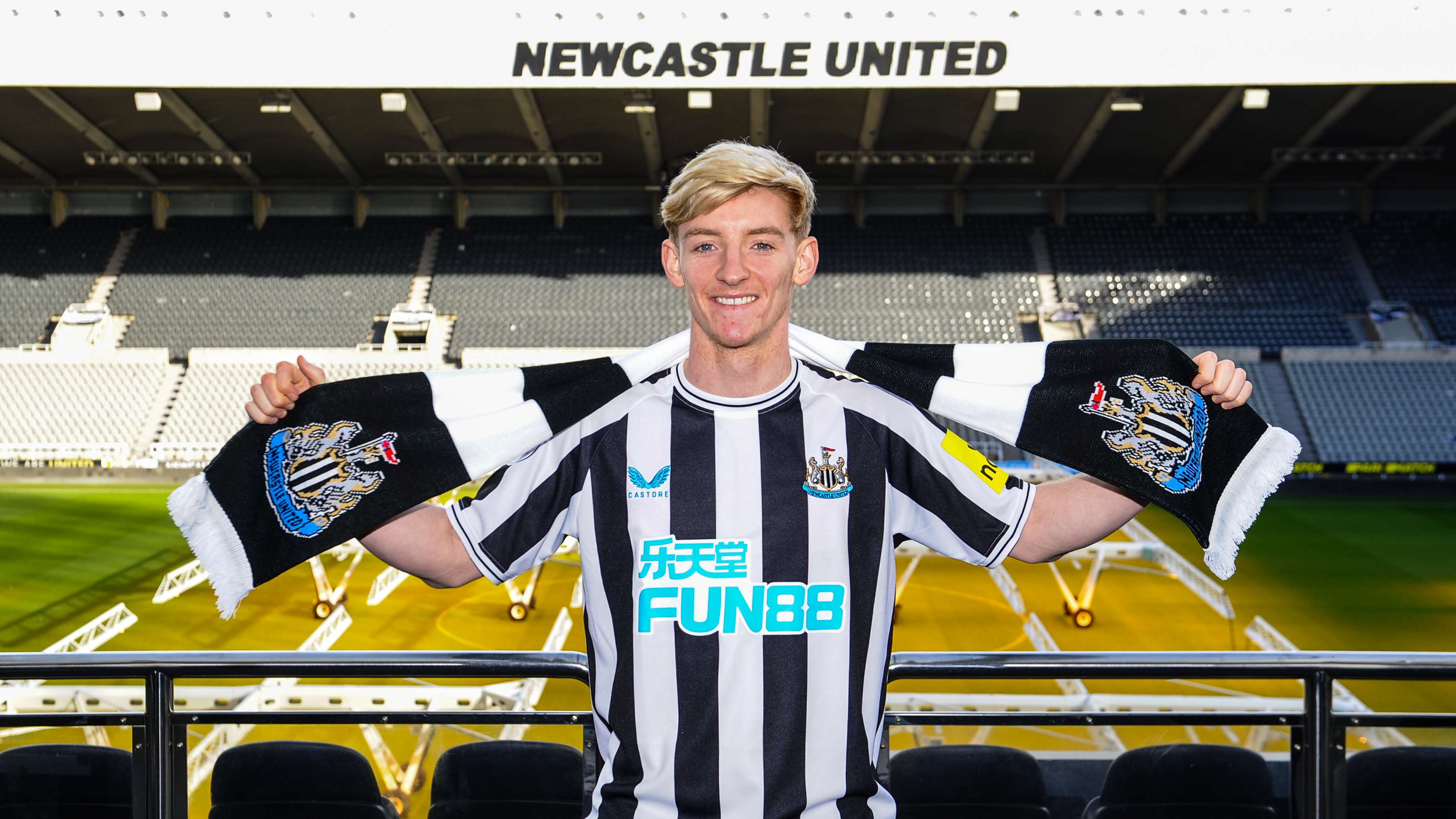 Newcastle United - Newcastle United sign Anthony Gordon
